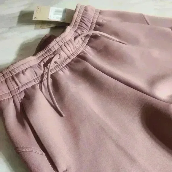 Nike DRI-FIT technology loose fit 7/8 length HIGH RISE NWT - Picture 3 of 14